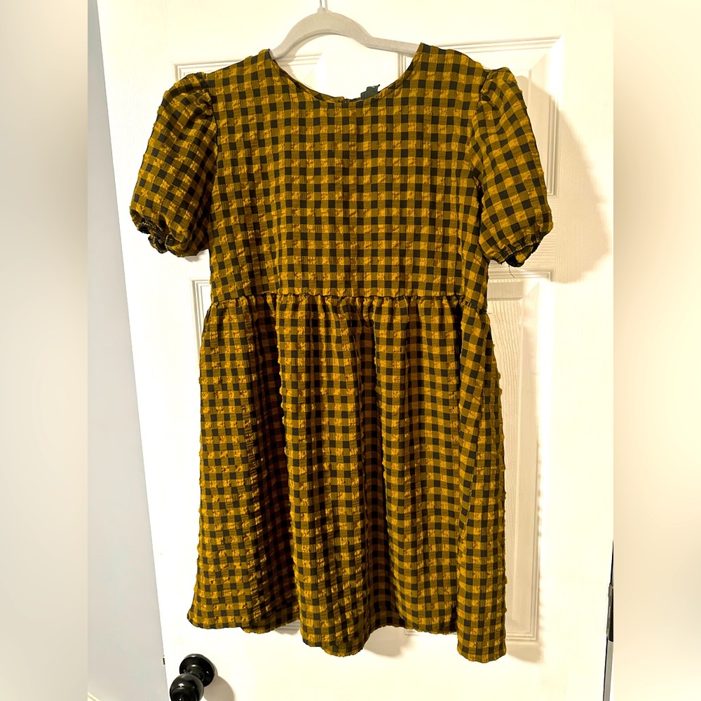 Women’s gingham bubble sleeve dress